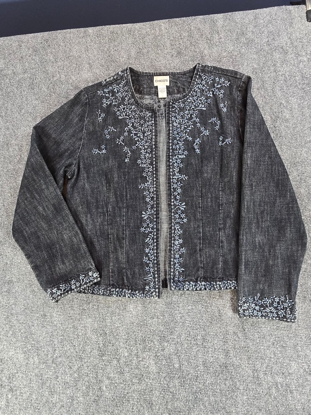 Chico's Embroidered Denim Jacket Womens 1 Dark Wash Blue Floral Zip Front Casual